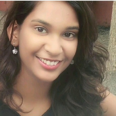 headshot of Sanika Kulkarni