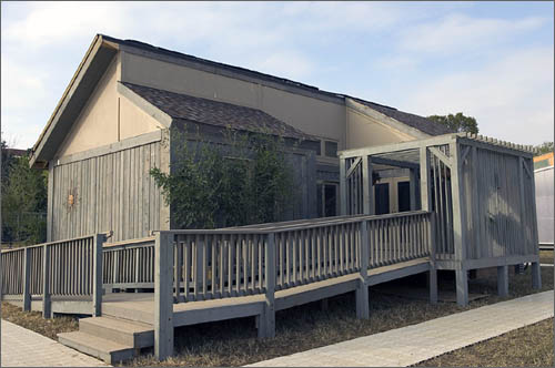 Photo of the Crowder College 2005 Solar Decathlon house.
