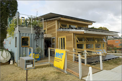 Photo of the New York Institute of Technology 2005 Solar Decathlon house.
