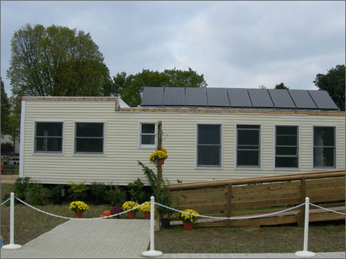 Photo of the University of Massachusetts Dartmouth 2005 Solar Decathlon house.