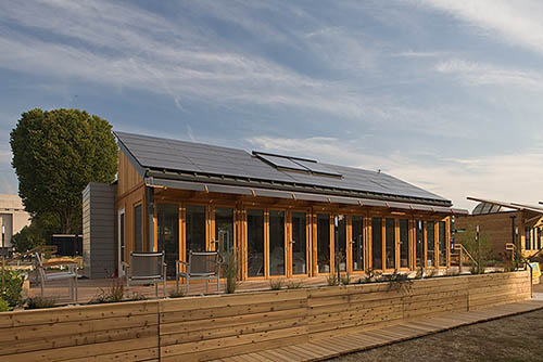 Photo of the New York Institute of Technology 2007 Solar Decathlon house.